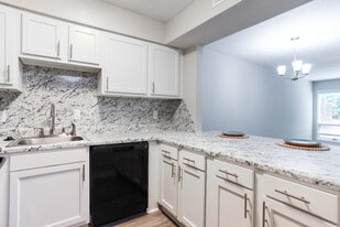 Carriage Hill Apartments in Phenix City, AL - Building Photo