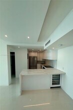 800 Claughton Island Dr in Miami, FL - Building Photo - Building Photo