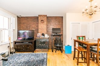 32 Irving St, Unit 1 in Boston, MA - Building Photo - Building Photo