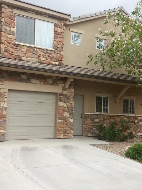 290 W Buena Vista Blvd in Washington, UT - Building Photo