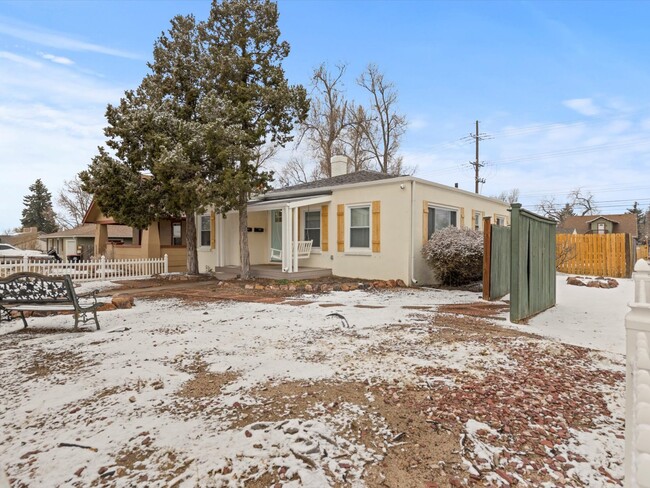 832 Bonfoy Ave in Colorado Springs, CO - Building Photo - Building Photo