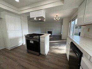 27712 Rainier Rd in Castaic, CA - Building Photo - Building Photo