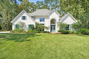 8063 Winners Cir in Mandeville, LA - Building Photo