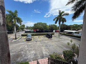 100 SE 5th Ave in Hallandale Beach, FL - Building Photo - Building Photo