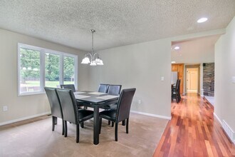 13128 166th Ave SE in Renton, WA - Foto de edificio - Building Photo