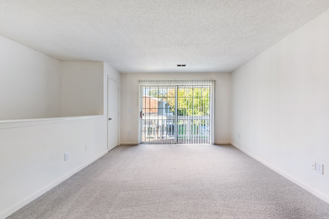 Wellington Place in Sandston, VA - Foto de edificio