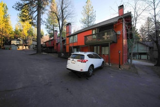 41935 Switzerland Dr in Big Bear Lake, CA - Foto de edificio - Building Photo