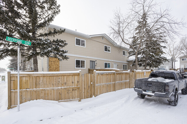 Deerpoint Gardens in Calgary, AB - Building Photo - Building Photo