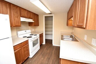 1220 Heritage Dr in Jacksonville, TX - Building Photo - Building Photo