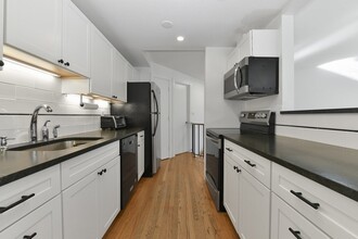 30 E Concord St, Unit 10 in Boston, MA - Building Photo - Building Photo