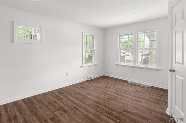 8521 Sheridan Dr in Buffalo, NY - Building Photo - Building Photo