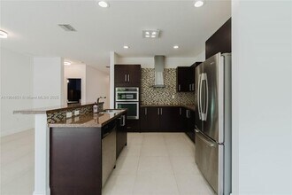 9852 NW 10 Terrace in Miami, FL - Building Photo - Building Photo