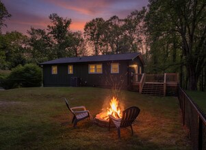 398 Highland Park Rd in East Flat Rock, NC - Building Photo - Building Photo