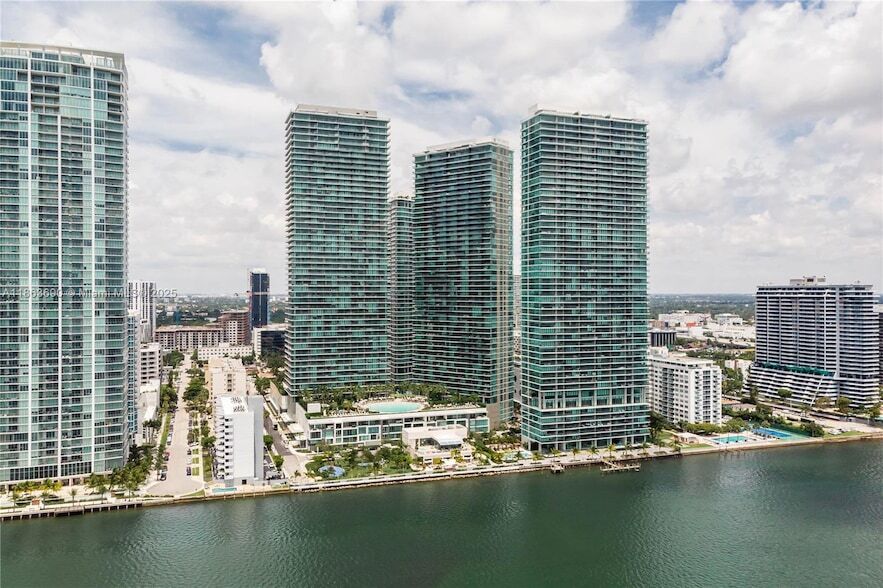 501 NE 31st St, Unit 3304 in Miami, FL - Building Photo