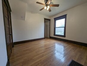 702 S Main St in New Sharon, IA - Building Photo - Building Photo