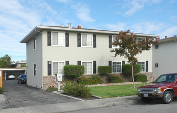 1379 Reeve St in Santa Clara, CA - Foto de edificio - Building Photo