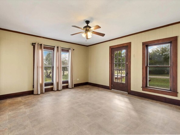 201 Finland St in Walnut Springs, TX - Building Photo - Building Photo