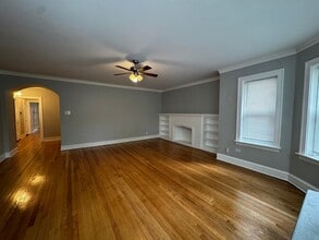 6439 N Leavitt St, Unit 1S in Chicago, IL - Building Photo - Building Photo