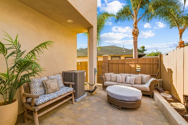 5051 Savannah St in San Diego, CA - Building Photo - Building Photo