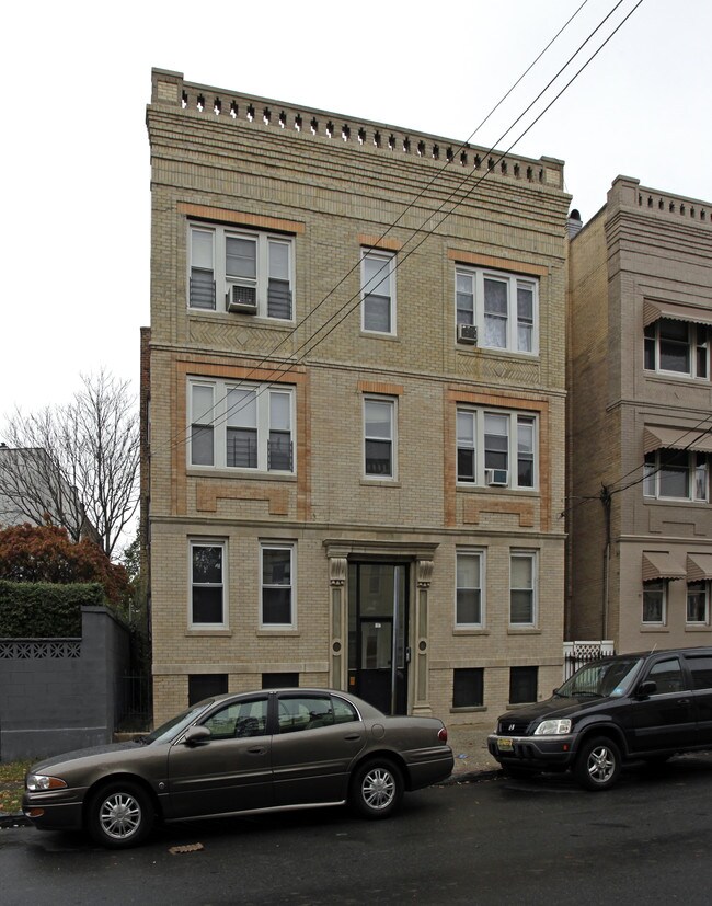 107 Baldwin Ave in Jersey City, NJ - Building Photo - Building Photo