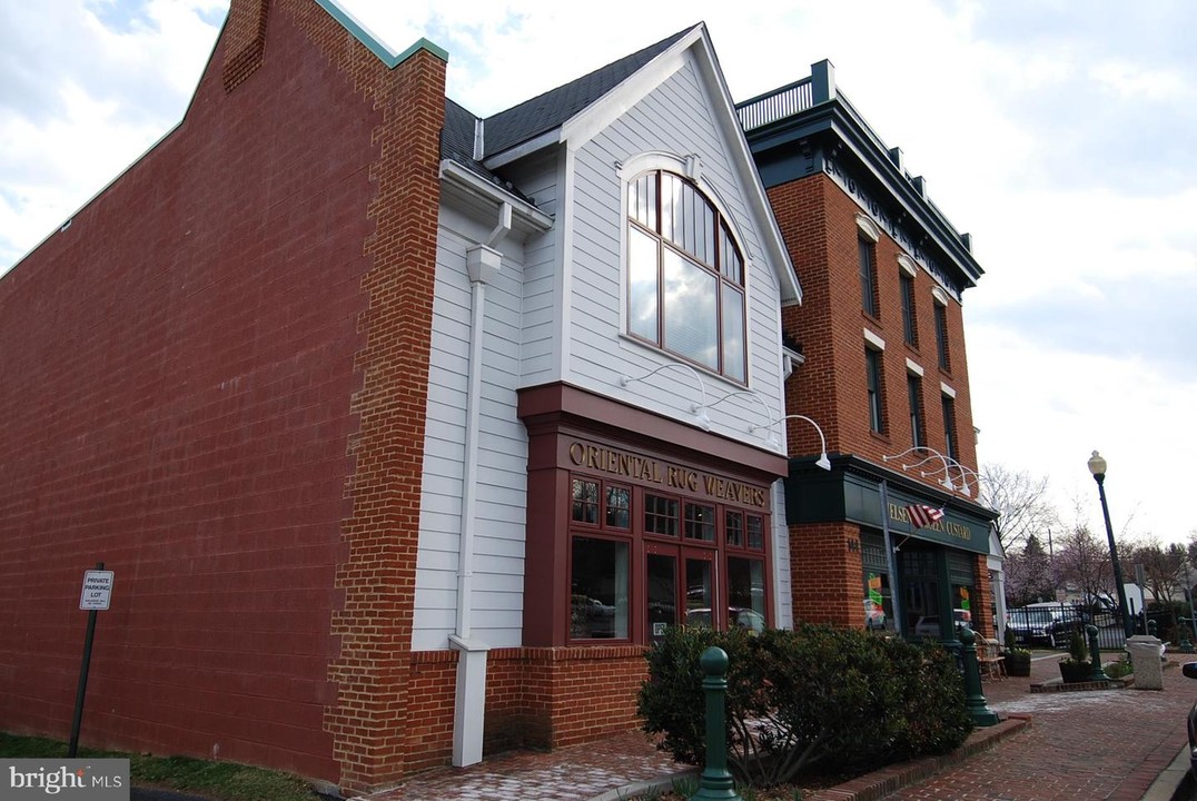 200 Locust St SE-Unit -307 in Vienna, VA - Building Photo