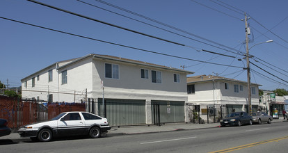 Foothill Apartments in Oakland, CA - Foto de edificio - Building Photo