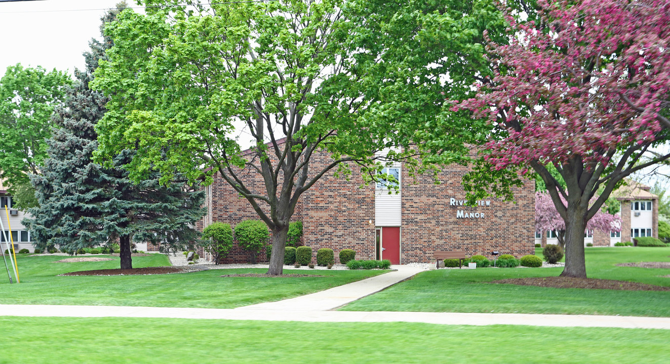 Riverview Manor in Burlington, WI - Building Photo