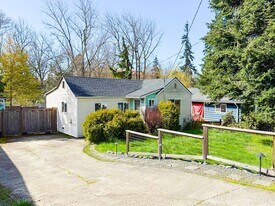 10405 8th Ave NE in Seattle, WA - Building Photo