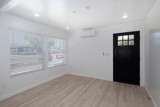 3025 Luna Ave in San Diego, CA - Building Photo - Building Photo