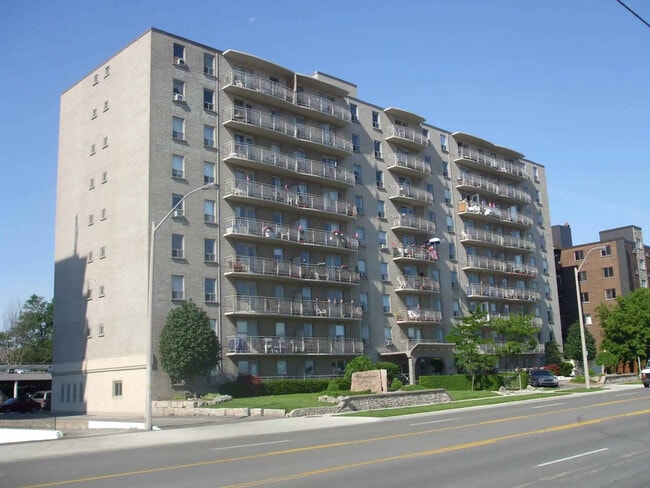 property at 512 Mohawk Rd E