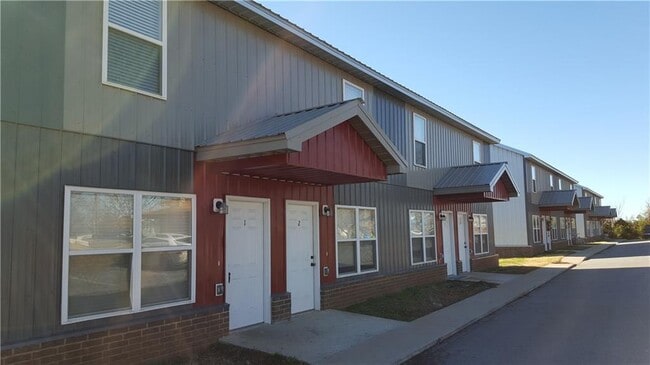 property at 415 S Hunter St