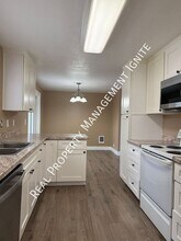1954 NE Red Rock Ln in Bend, OR - Building Photo - Building Photo