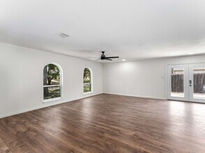 1824 Arundel Dr in Carrollton, TX - Foto de edificio - Building Photo