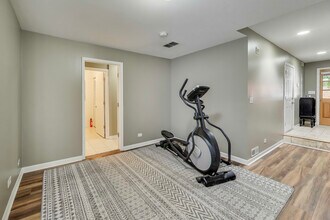 2305 W Thomas St in Chicago, IL - Building Photo - Building Photo