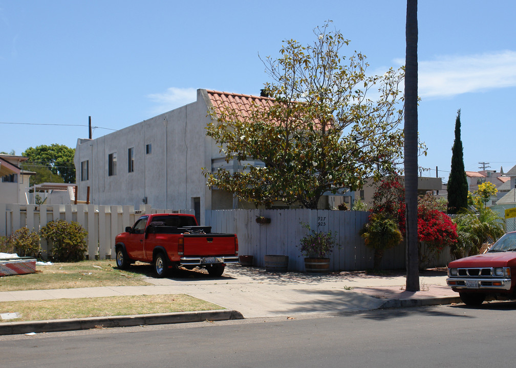 925-927 F Ave in Coronado, CA - Building Photo