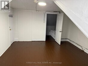 132 Dundas St E in Toronto, ON - Building Photo - Building Photo