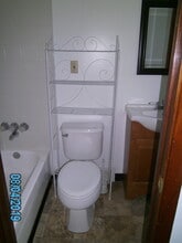 1668 Hyde Park Ave, Unit North in Akron, OH - Foto de edificio - Building Photo