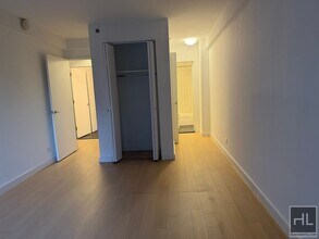 East 39th Street, Unit 15B in New York, NY - Foto de edificio - Building Photo