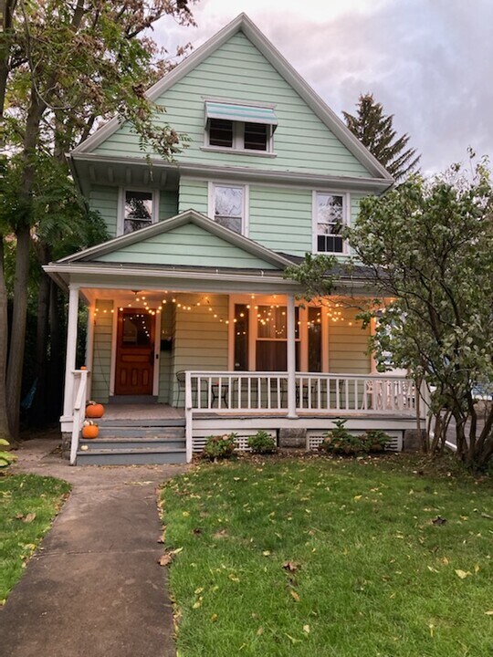 46 Vick Park, Unit Apt #2 in Rochester, NY - Foto de edificio