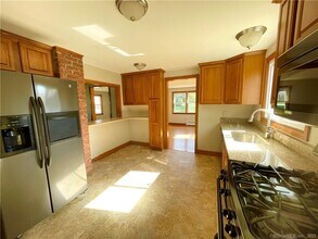 341 Center Rd in Vernon, CT - Building Photo - Building Photo