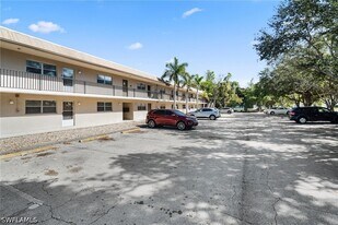1560 Colonial Blvd in Ft. Myers, FL - Building Photo