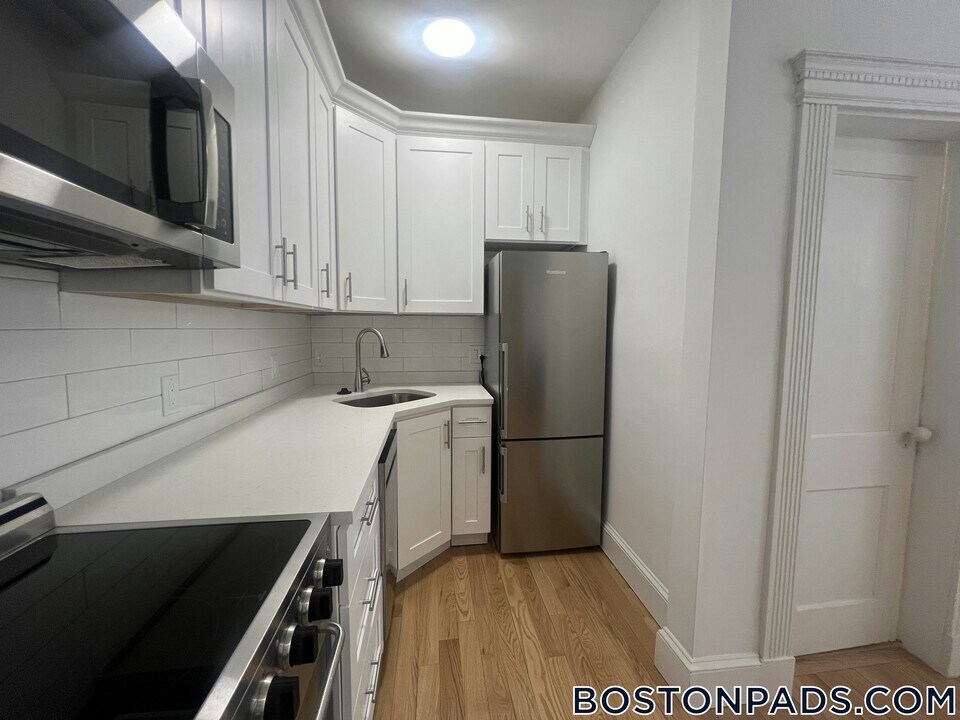 26 Hemenway St, Unit 1 in Boston, MA - Building Photo