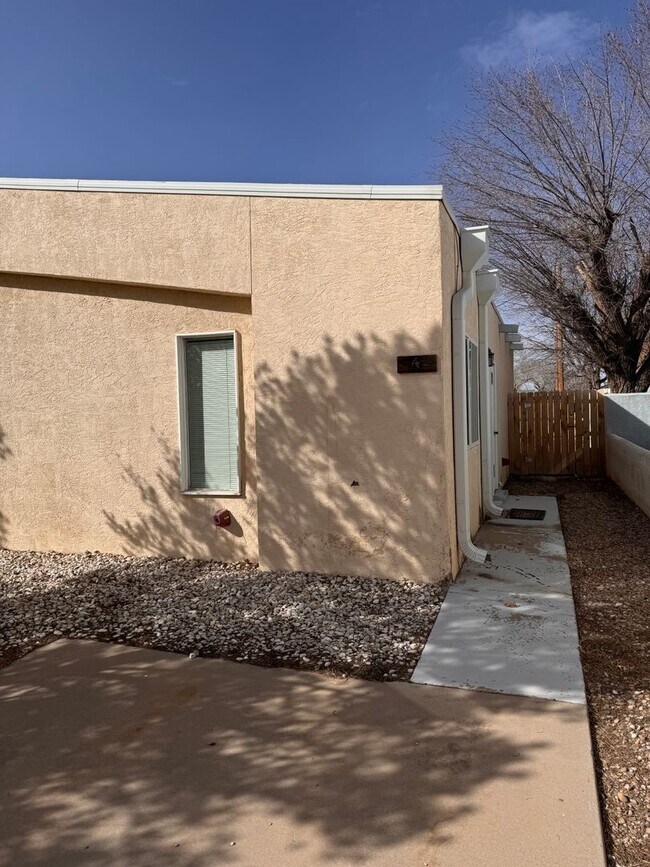 property at 1109 W 7th St