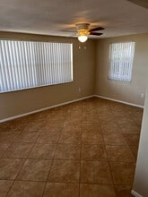7434 Ashwood Dr in Port Richey, FL - Building Photo - Building Photo