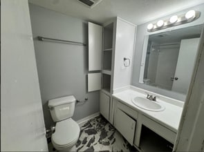 225 W McDowell Rd in Jackson, MS - Building Photo - Building Photo