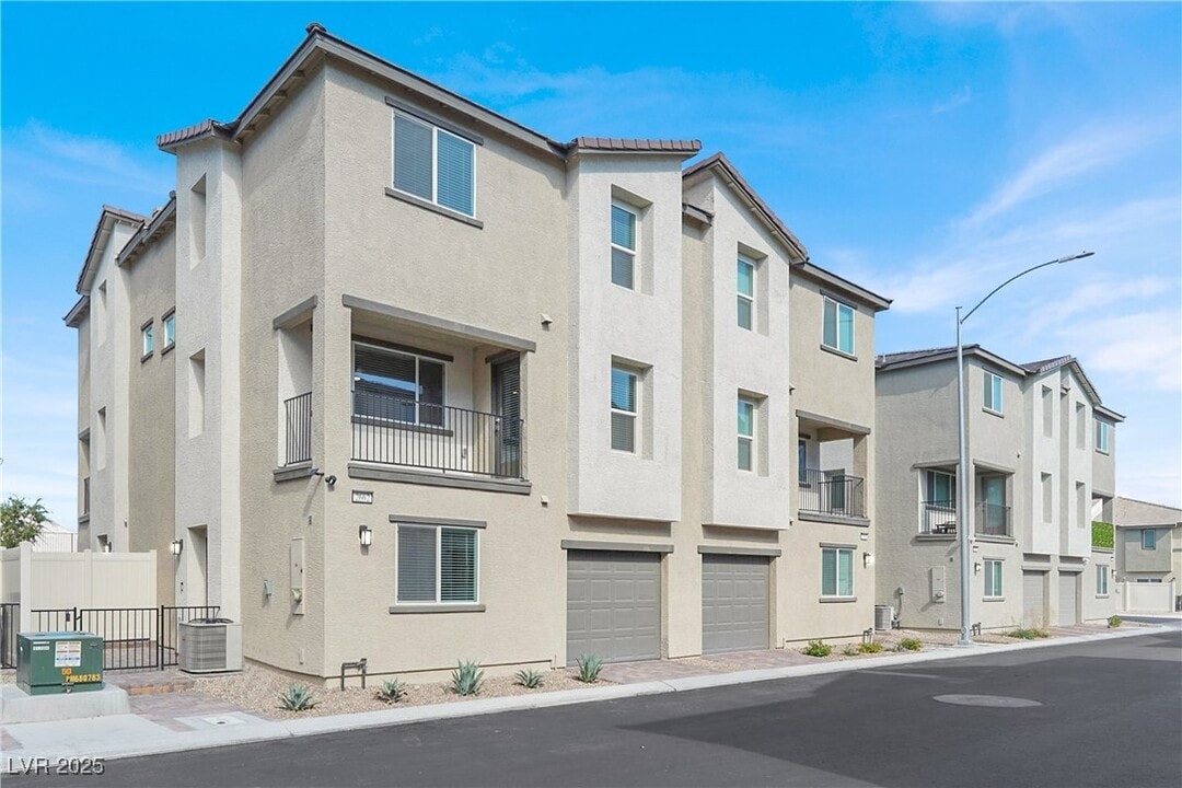 2662 Champagne Gold Ave in North Las Vegas, NV - Building Photo