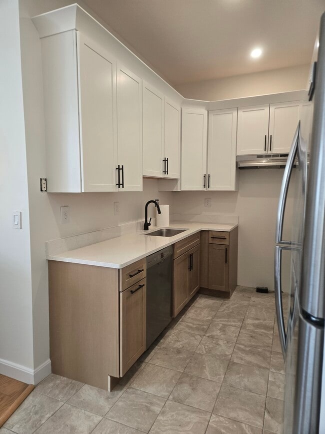 64 Forest St, Unit 126 in Medford, MA - Foto de edificio - Building Photo