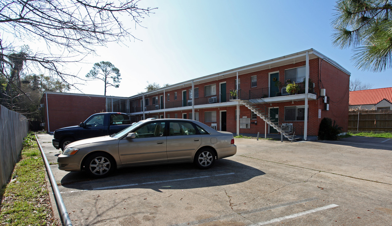 San-Lyn Apartments in Metairie, LA - Foto de edificio