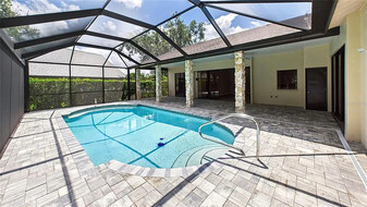 6107 Misty Oaks St in Sarasota, FL - Building Photo