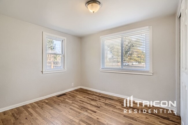 185 N Harlan St in Lakewood, CO - Foto de edificio - Building Photo